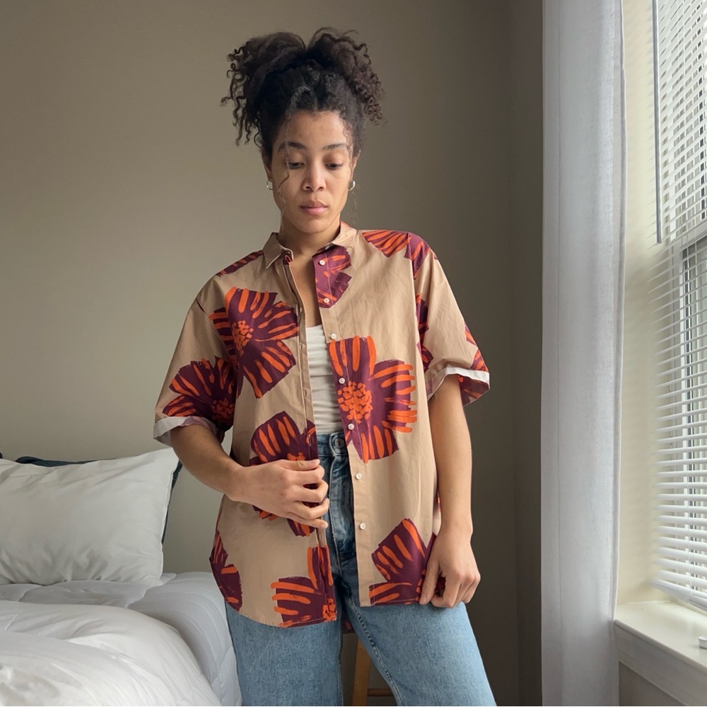0039 Italy 100% cotton floral button down shirt